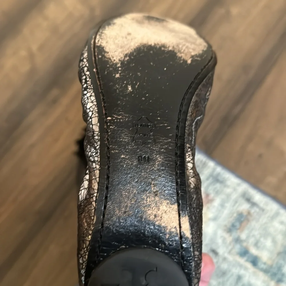 Tory Burch silver and black metallic bow leather flats size 8